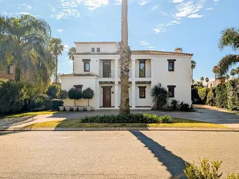Casa en Venta en Funes Hills San Marino, USD 450.000