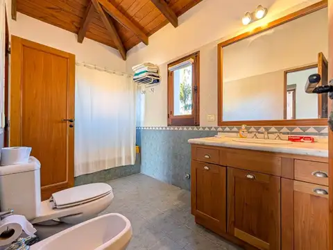 Casa 6 ambientes con 4 baños