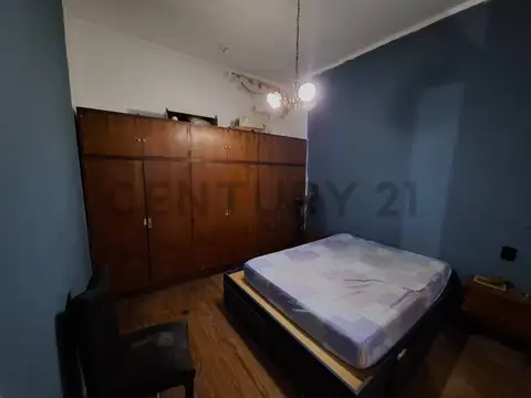 27 de Febrero 1300, Piso 0