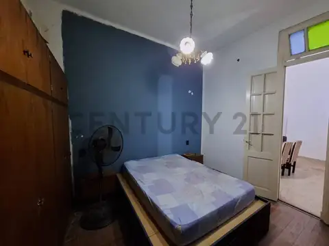 27 de Febrero 1300, Piso 0
