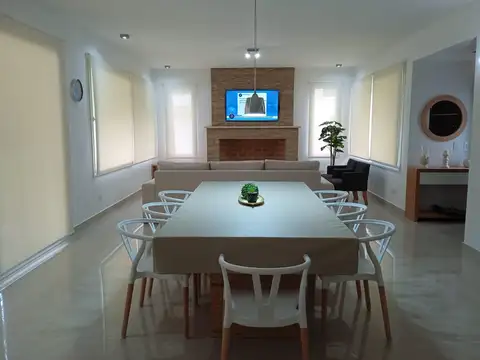 Casa 6 ambientes con 4 baños