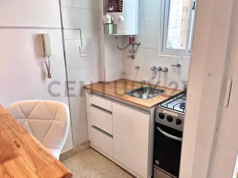 Falucho 2100, Piso 7