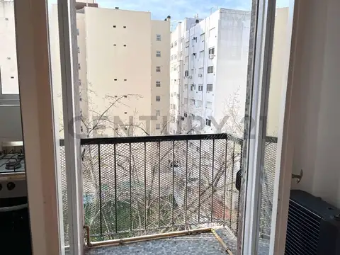 Falucho 2100, Piso 7