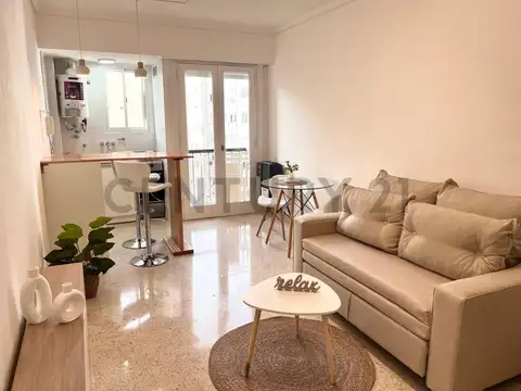 Luminoso monoambiente con balcón al frente