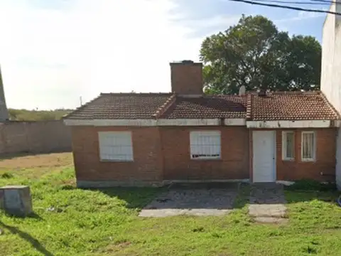 Casa 3 dormitorios y patio, apta crédito, Paraná