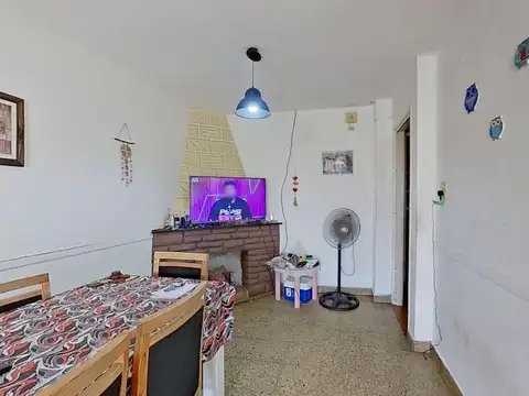 Casa 4 ambientes con 2 baños