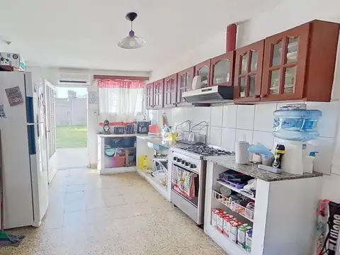 Venta Amplia Casa 4 ambientes C/cochera San Justo