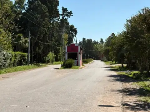 Lotes en Venta Barrio Parque Exaltación. 1000mt2 Excelente Ubicación y Entorno.