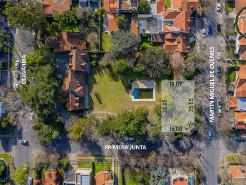 Lote en esquina del excelente barrio Los Troncos. 