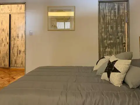 Amplio monoambiente en Salguero y Paraguay. Impecable 