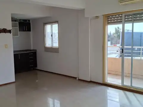 Departamento 1 ambiente con balcón al frente en Villa Pueyrredón