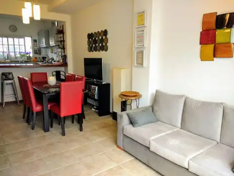 PRECIO REBAJADO! IMPECABLE DUPLEX 4 AMB CON JARDÍN!!