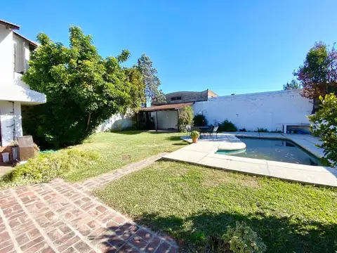 Casa en Venta con 4 cocheras