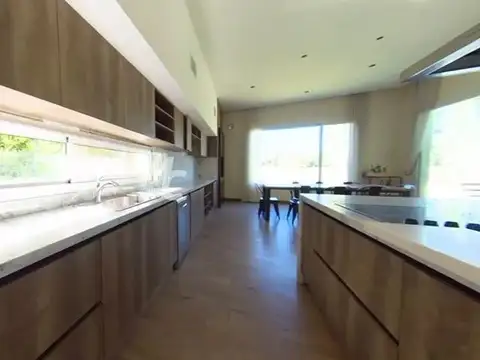 Casa en Alquiler de 5 dormitorios