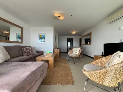 Departamento en Alquiler Temporal en Playa Mansa, USD 8.000