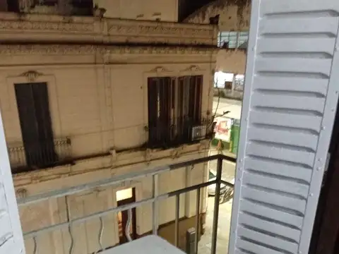 SEMIPISO 4 AMBIENTES AL FRENTE BALCÓN!