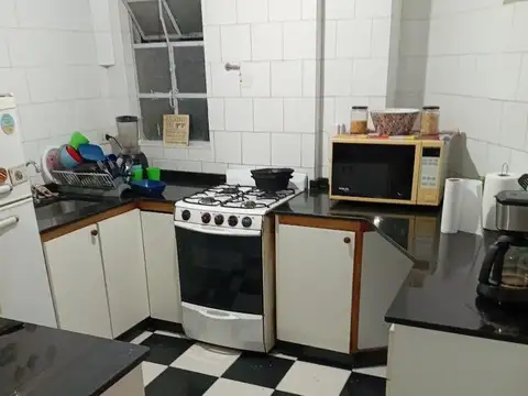 SEMIPISO 4 AMBIENTES AL FRENTE BALCÓN!