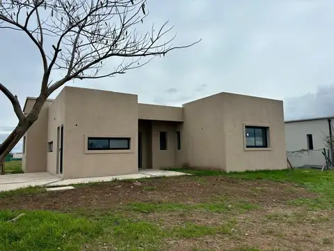 VENTA CASA EN SAN SEBASTIAN AREA 12 - 4 AMBIENTES 