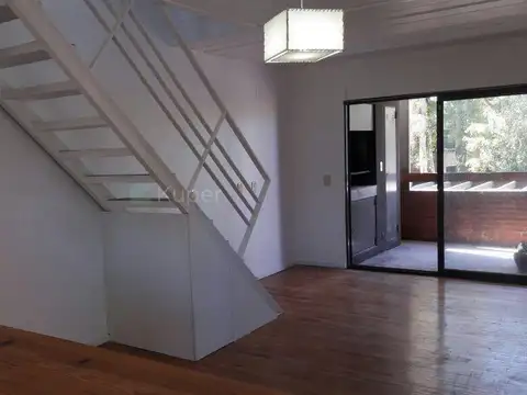 Duplex con parrilla, cochera, jardín y pileta 4100
