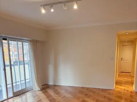Doctor Rómulo Naón 2400, Piso 1°