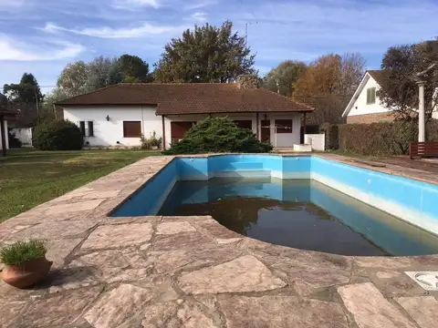 Casa 4 ambientes con 3 baños