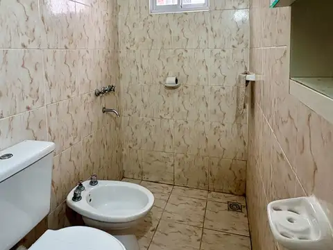 Casa 2 ambientes con 1 baño