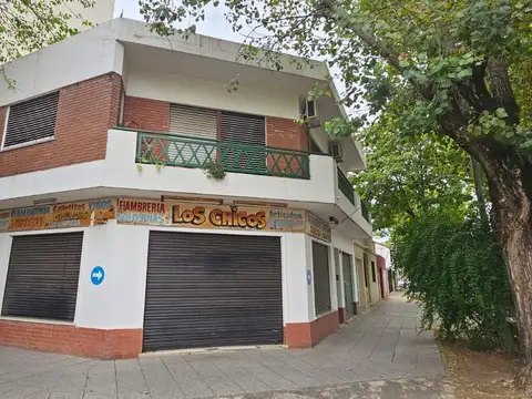 LOCAL COMERCIAL DE 80M2, CON VIVIENDA DE 4 AMBIENTES.