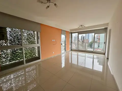 Departamento tres ambientes con cochera en alquiler 