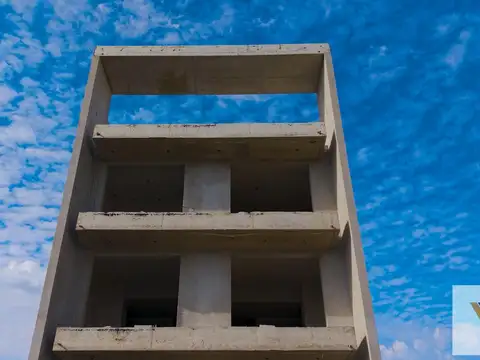 Departamento en construcción-venta 1 dormitorio-contrafrente-45  metros-Pozo -Avenida 7-La Plata