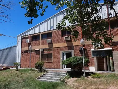 COMPLEJO INDUSTRIAL CON NAVES EN PARQUE INDUSTRIAL