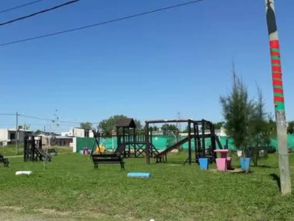 Terreno - 300  m² Total