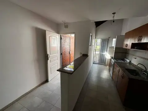 Depto Tipo Casa 2 ambientes con 1 baño