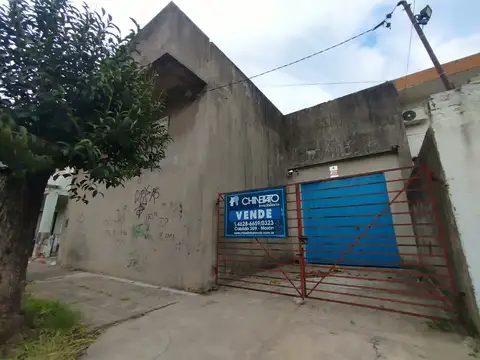 Galpón de 180 m2 cubiertos con fondo libre - A 200 mts del Acceso Oeste