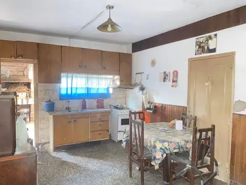 Casa 2 dormitorios, cochera y departamento PA