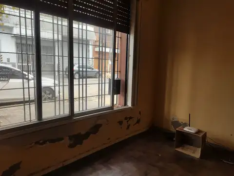 Casa 6 ambientes con 2 baños