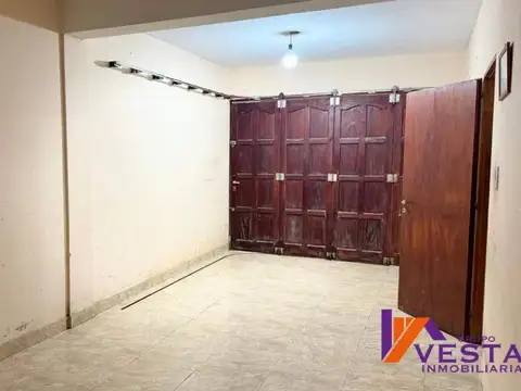 Casa 9 ambientes con 2 baños