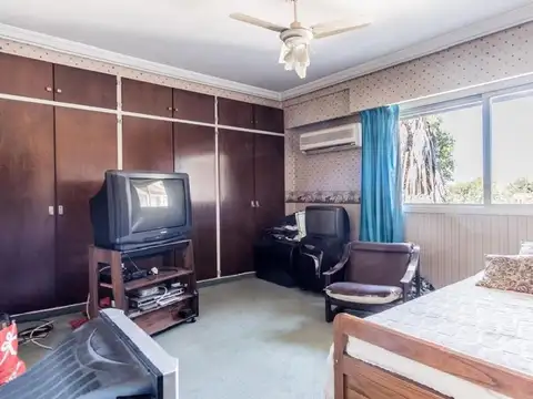 Casa 5 ambientes con 4 baños