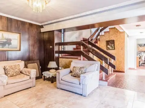 Casa 5 ambientes con 4 baños