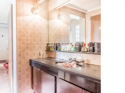 EXCELENTE CASA EN CASTELAR SUR 5 AMBIENTES