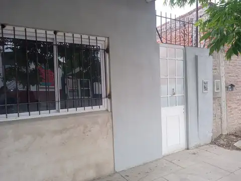 SE ALQUILA PH DE DOS AMBIENTES