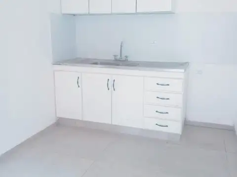 Depto Tipo Casa en Alquiler en Chilavert, $ 350.000