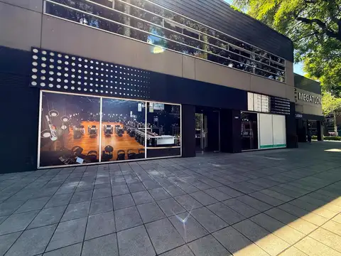 Local en Alquiler Con Cochera, en Martínez