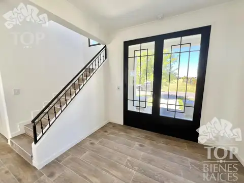 Casa en Alquiler con 2 cocheras