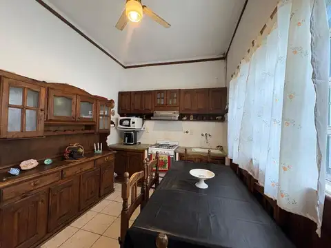 Casa 4 ambientes con 2 baños