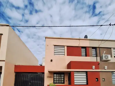 Venta en Los Hornos, La Plata