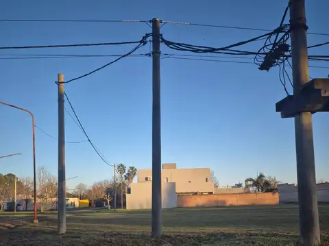 Venta lote  en esquina en zona este de Esperanza