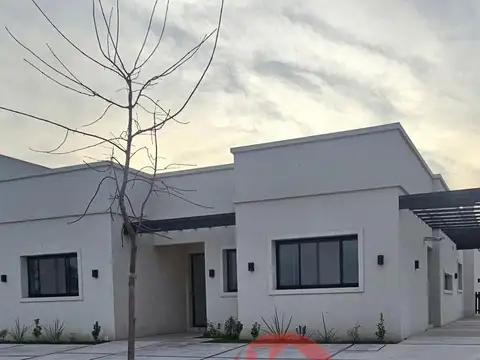 Venta - Casa en Barrio Santo Tomas / Pilar