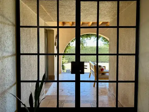 Casa 9 ambientes con 5 baños