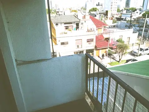 DEPARTAMENTO 2 AMBIENTES CON BALCÓN – MUY BUEN ESTADO Bragado 6190, Piso 2° “C” – , esquina Las Flores, Wilde, Avellaneda