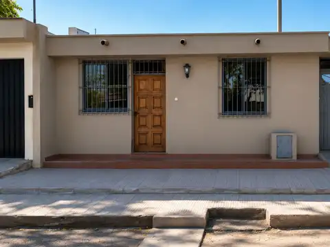 Casa 2 Dormitorios + Dpto cerca hiper Libertad